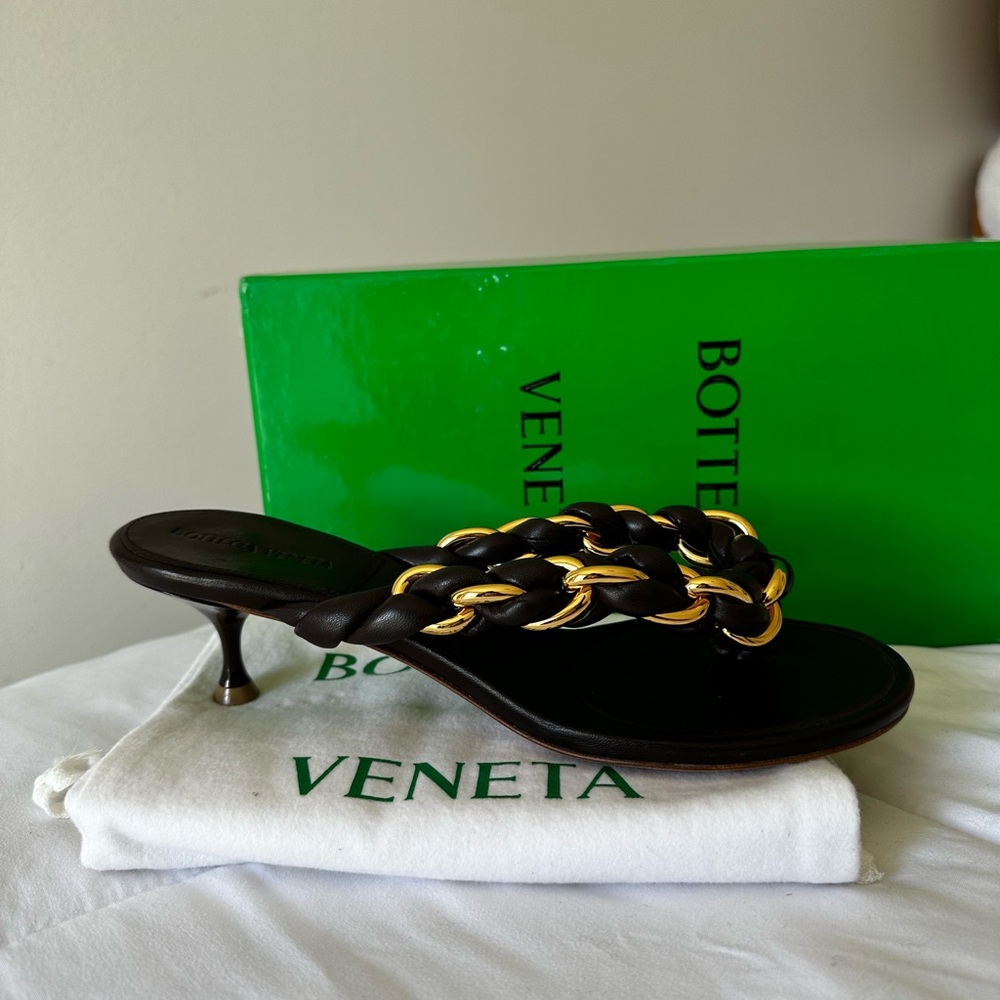 BOTTEGA Veneta Dot Flip Flop Sandals Fondant Brown Sz 39.5 (9.5)